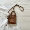 Shuai Mijia 2026 Verano Nuevo Remache Bolsa para Teléfono de Motocicleta Bolso Cruzado Pequeño Dulce Fresco de Moda Bolso de Mano para Mujer