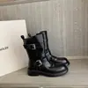 Botas de cuero vintage de media pantorrilla para mujer, con hebilla de cinturón, elegante diseño de bota de motociclista y tacón grueso, perfectas para otoño e invierno.