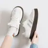 Zapatillas de plataforma versátiles de moda estilo coreano para mujer, colección otoño 2026, populares entre los estudiantes, perfectas para usar en el campus, ir al trabajo y ocasiones casuales, estilo de zapatilla de entrenamiento alemán