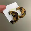 Outono e Inverno Retro Pequeno C Estampa de Leopardo Argola Enrolada Fashionável Brincos de Prata 925 Estilo Europeu e Americano Joia de Orelha Selvagem Personalizada