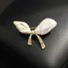 Broche de Lazo de Perla Imitación Barroca Dulce Estilo Coreano, Pin Pequeño Versátil y Elegante, Accesorio para Suéter y Abrigo