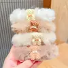 Outono e inverno cor de chá com leite anel peludo corda de cabelo urso morango desenho animado pelúcia capa de couro café popular cabeça de bola adorno de cabeça faixa de cabeça