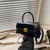 Bolsa Pequena Retro de Alto Padrão Transfronteiriça para Mulheres 2026 Nova Bolsa Transversal Versátil para Outono e Inverno Bolsa de Mão Fashionable Bolsa Quadrada Pequena