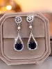 Pendientes colgantes de gota larga hueca con gema azul de moda Accesorios para fiesta de noche Pendientes colgantes con circonita azul de diamantes completos