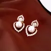 Pendientes de botón con forma de corazón de perla y circonita cúbica de aguja plateada, pendientes de lujo ligero de alta gama, accesorios de pendientes versátiles de nicho elegantes franceses para mujer