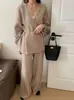 Outono e Inverno 2025 Novo Conjunto Suéter Tricotado com Cadarço e Calça Wide Leg Duas Peças Casual Elegante Tendência Feminina