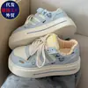 Tênis brancos femininos com plataforma para aumentar a altura, novo modelo de primavera 2026, mocassins casuais versáteis e modernos