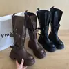 Botas de motocicleta de cuero con hebilla larga y a la moda estilo coreano para mujer, diseño 2026, suela gruesa, tela negra de otoño
