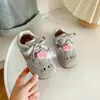 Zapatos de bebé para primavera y otoño 2026 modelo nuevo, zapatos de interior para guardería de primavera, zapatillas deportivas para niñas, zapatillas de entrenamiento para niñas pequeñas