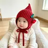 Gorros unisex de estilo coreano para niños para otoño e invierno, cálidos, dulces y adorables gorros de punto con orejeras de patrón de cereza, gorros de elfo para bebé súper lindos