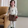 Novo conjunto de loungewear infantil 100% algodão, sem costura e com Lycra, unissex, grau A, com estampas de desenhos animados, adequado para o outono como um conjunto de camisa de manga longa e calça ou pijama.