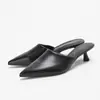 Una Talla Más Pequeña 2025 de Moda Nuevas Medias Zapatillas de Punta Zapatos Mula para Mujer Tacón de Gatito Sandalias de Punta Transfronterizas
