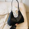 La popular bolsa pequeña superhot de este año 2024 nueva bolsa para mujer sensación de alta gama estilo extranjero todo lo combina bolso de un solo hombro de axila bolso de mano