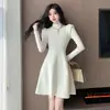 Otoño/Invierno Nuevo Vestido de Punto de Cuello Alto con Mangas Abullonadas, Temperamento Suave, Capa Base, Vestido de Lana para Mujeres Pequeñas