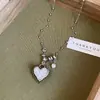 Collar con cordón de cuero, colgante redondo de madera y acrílico para mujer, lujo ligero, alta gama, cadena para suéter, moderno, versátil y fácil de combinar.
