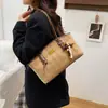 Bolsa de Ombro Única Versátil Nova Moda 2025 Simples Retro Luxo Leve para Mulheres Grande Capacidade para o Dia a Dia Bolsa de Axila Bolsa de Ombro Única