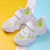 Zapatos para niños y niñas zapatos blancos primavera y verano doble malla simple hueco zapatos deportivos otoño e invierno cuero ligero zapatos casuales para niños