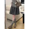 Falda Corta de Lana Gris Oscuro con Capullos Florales para Mujer Otoño Nueva Llegada Petite Cintura Alta Holgada Moldeadora Falda de Línea A
