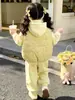 Conjunto de Tres Piezas de Terciopelo Plus para Otoño/Invierno Infantil 2026 Estilo Nuevo Muy Elegante Cálido Estilo Coreano para Niñas Bebé Ropa de Invierno Ropa Infantil