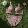 Conjunto de lencería de encaje con aros, diseñado para prevenir la flacidez, proporcionar modelado y ofrecer un ajuste cómodo y transpirable