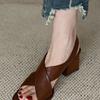 Sapatos de Salto Alto para Mulheres 2026 Verão Novo Estilo Francês Sandálias Abertas na Ponta com Tiras Cruzadas Elásticas Pretas Salto Bloco Macio Bico Quadrado