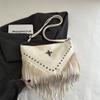 Novas Bolsas Femininas Primavera e Verão 2025 Europeias e Americanas Rebite Superfície Macia Bolsa Tote Casual Bolsa Transversal Ombro com Franja Bolsas Femininas