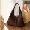 Bolso tote retro de gamuza de gran capacidad para mujer, adecuado para uso casual, para ir al trabajo y con estilo versátil, un bolso de hombro o de axila chic