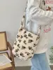 410241 otoño e invierno nuevo bolso de cubo cruzado de terciopelo de cordero estampado de leopardo retro color cuadros gran capacidad bolso de hombro