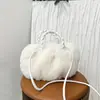 Moda Otoño e Invierno 2022 Bolso de Pelo Estilo Occidental Textura Nubes Plisadas Bolso de Mano Simple Popular Bolso de Hombro Cruzado para Mujer