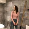 Camisa básica para mujer, interior 2024, nueva, estilo occidental, corte entallado, primavera y otoño, suéter de cuello en V que combina con todo, top de punto ajustado.