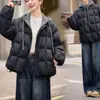 Chaqueta de Algodón Más Vendida para Mujer Corta Invierno 2026 Nueva con Capucha Moda Cálida Chaqueta Acolchada de Algodón Abrigo para Mujer Tendencia