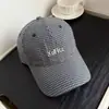 Gorra de Béisbol a Cuadros Retro con Bordado de Letras para Primavera y Verano Estilo Coreano Versátil Ala Ancha Circunferencia de Cabeza Grande Hace que la Cara Parezca Más Pequeña Gorra de Pico