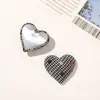 Estilo coreano retro tela de algodón puntos de colores forma de corazón forma de corazón hebilla de botón DIY ropa sombreros accesorios adornos accesorios