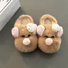 Bonitas pantuflas mullidas para mujer, estilo lindo, invierno 2026, para casa, antideslizantes, de suela gruesa, punta cerrada, pantuflas cálidas de suela gruesa, estilo femenino