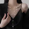 Coleção Estilo Longo de Colares em Camadas de Pérolas Swarovski para Mulheres, Estilo de Luxo Leve, Corrente de Suéter Versátil com Toque de Alto Padrão, Atacado Outono e Inverno