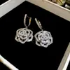 Pendientes de Flor de Perla con Circonita Incrustada de Diamantes de Lujo, Pendientes de Moda de Lujo Ligero y Gama Alta, Pendientes de Estilo Europeo y Americano con un Diseño de Nicho