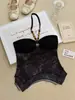 Top de tirantes con cuentas estilo chica hot retro americano con espalda descubierta sexy y top corto de malla con retazos