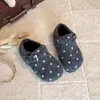 Zapatos Birkenstock para Niñas 2026 Otoño Nuevo Estilo Forrados de Borrego Zapatos Casuales de Lunares para Niños Zapatos Bajos Retro de Cuero Pequeños para Niñas Pequeñas