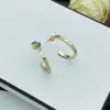 Novedad 2025 Pendientes de Doble C Completamente Diamantados Estilo Chanel Inspirado Retro Europeo y Americano Personalidad Blanca para Mujer, Sensación de Alta Gama, Venta al por Mayor desde Fabricante