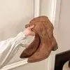 Botas de Mezclilla Otoño Invierno 2026 Punta Puntiaguda Tacón Grueso Retro Tallas Grandes Nuevas Botas de Media Caña sin Cierre Botas de Monta Bordado Western para Mujer