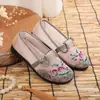 Zapatos de pescador al por mayor suela gruesa antideslizante zapatos para madre superficie de malla zapatos de tela del viejo Pekín fondo plano para mediana edad y ancianos zapatos de verano para mujer