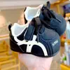 Zapatos para niños pequeños, nuevos modelos de primavera y otoño, zapatos para bebés principiantes para niños de 2 a 3 años, de suela blanda, antideslizantes, anti-caída