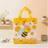 Bolsa de Regalo Pequeña Abejita Pintada a Mano por el Fabricante, Bolsa de Tela No Tejida de Dibujos Animados para Cumpleaños, Bolsa de Regalo de Alto Valor para Cumpleaños de Niños