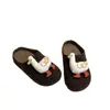 Nueva colección de otoño e invierno 2026 para niños: Sandalias tipo chancla lindas de Mickey Mouse, adecuadas tanto para niños como para niñas, diseñadas para uso en exteriores, cómodas y con suela antideslizante, parecidas a las sandalias Birkenstock
