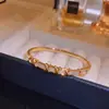 Pulsera de cruz de diamantes completos transfronteriza para mujer, moderna y versátil, pulsera de circonita exquisita y de alta gama, tendencia de joyería para commuters europeos y americanos