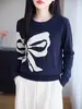 Nueva Colección Otoño/Invierno 2026: Suéter de punto de manga larga para mujer con cuello redondo, lana fina y corte holgado, con diseño jacquard de lazo