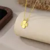 Collar de Trébol de Cuatro Hojas de la Suerte para Mujer 2025 Nueva Moda Versátil Elegante Nicho Lujo Ligero Diseño Floral Cadena para la Clavícula