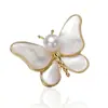 Versión coreana de broche de perla de diamante de alta calidad, moda, hebilla de mariposa anti-luz para bufanda, pasador fino de alta calidad, venta al por mayor de ropa