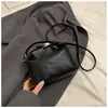2024 Nuevo Color Sólido Personalizado Textura Moderna Primavera y Verano Simple Retro Casual Hombro Cruzado Portátil Bolso Cuadrado Pequeño para Mujer