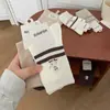 Calcetines Retro para Mujer 2025 Otoño Nuevo Gatito Bordado de Dibujos Animados Calcetines de Media Pantorrilla Sin Costuras Rayas de Bloques de Color Medias para Mujer